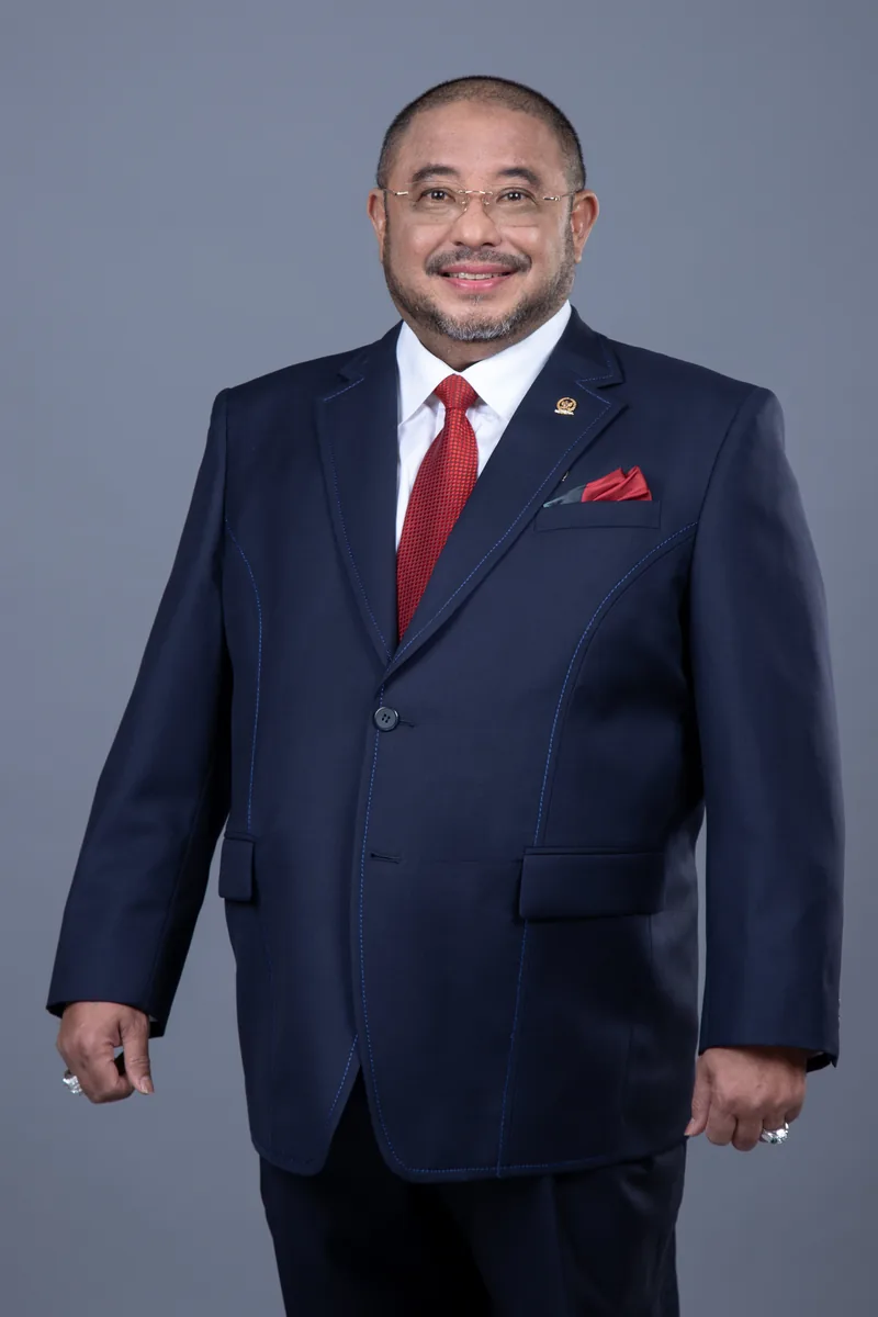 Habib Aboe Bakar Alhabsyi, jas formal navy, menghadap depan