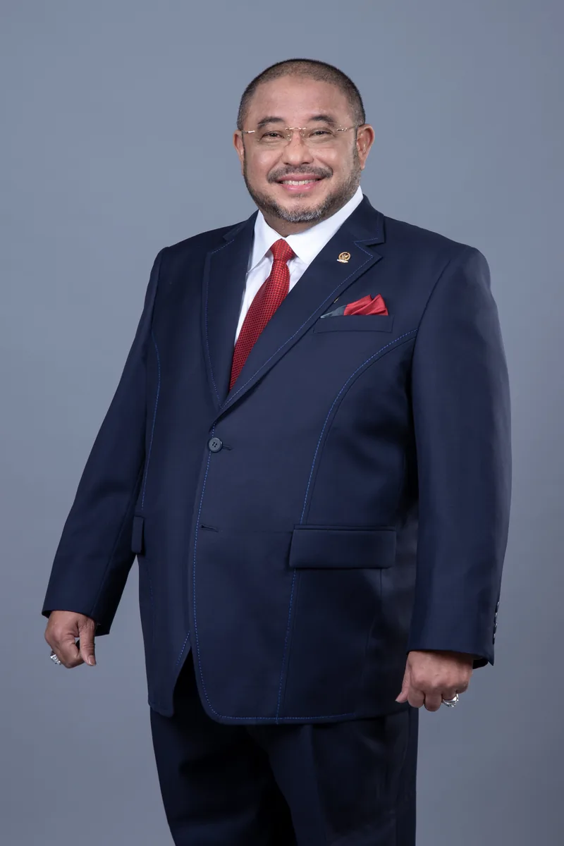 Habib Aboe Bakar Alhabsyi, jas formal navy, tiga perempat